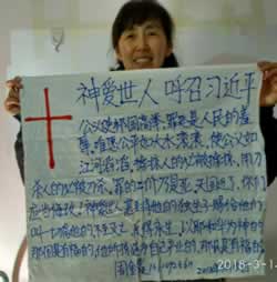 Zhou Jinxia tenta evangelizar presidente da China através de cartaz